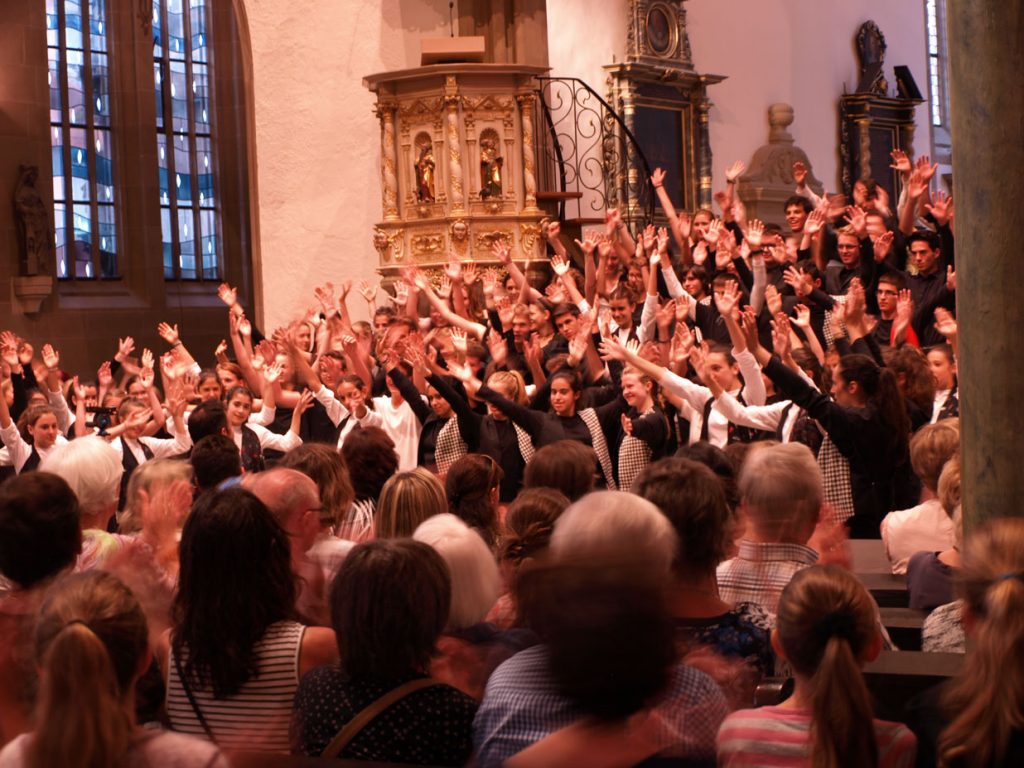 Zariagaz y el coro del instituto Max Planck en el concierto