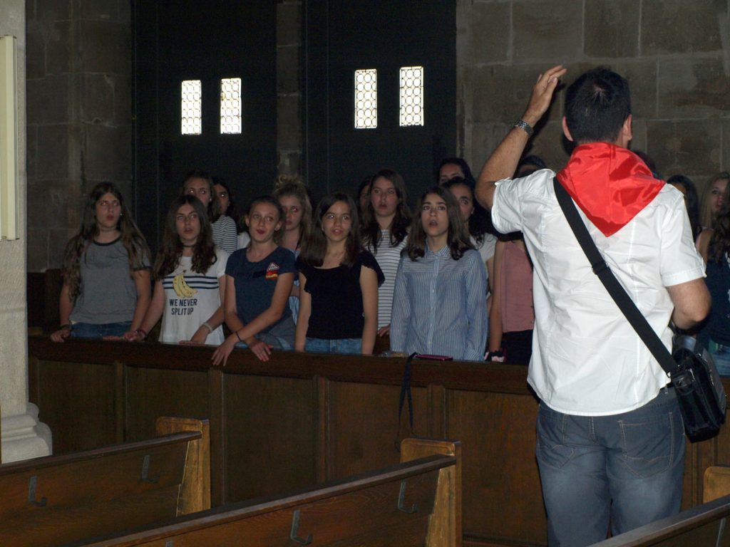 Cantando en la iglesia St. Dionys de Esslingen